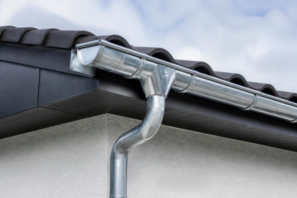 découvrez le coût complet pour l’évacuation des eaux avec des gouttières en zinc, incluant les prix détaillés et l'installation professionnelle pour un système efficace et durable.