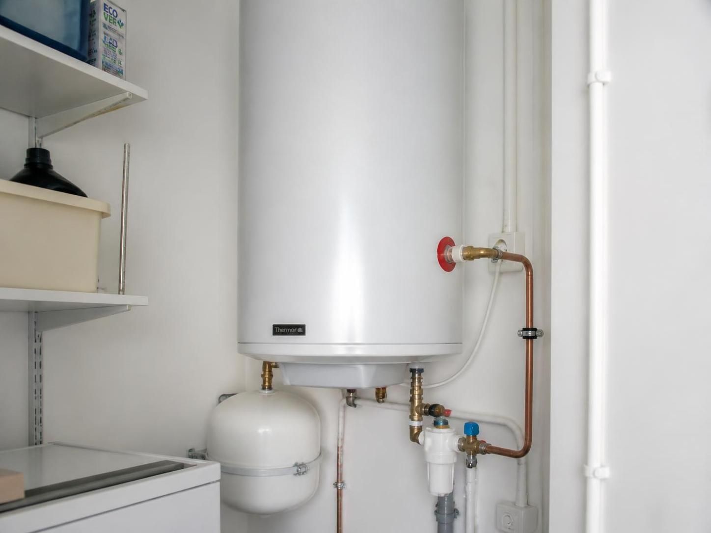 Sécurité en plomberie : Comprendre le raccord diélectrique pour chauffe-eau, son rôle essentiel et son installation 2 découvrez l'importance du raccord diélectrique en plomberie pour chauffe-eau, son rôle crucial dans la prévention de la corrosion et guidez-vous pas à pas pour son installation sécurisée.