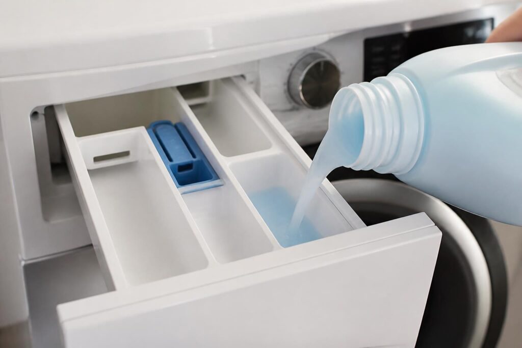 découvrez comment verser correctement l'adoucissant dans votre machine à laver grâce à notre guide pratique, pour un linge parfaitement doux sans aucune erreur.